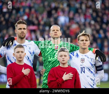 Oslo, Norvegia. 22 marzo 2024. Oslo, Norvegia, 22 marzo 2024: I giocatori norvegesi vengono visti durante l'inno nazionale prima dell'amichevole internazionale di calcio tra Norvegia e Repubblica Ceca allo stadio Ullevaal di Oslo, Norvegia. (Ane Frosaker/SPP) credito: SPP Sport Press Photo. /Alamy Live News Foto Stock