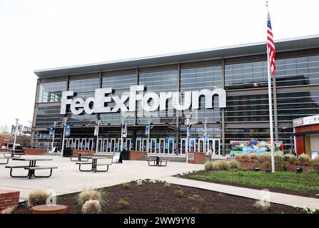 Memphis, Tennessee, Stati Uniti. 22 marzo 2024. Una vista dell'esterno del FedExForum, il sito di Memphis delle partite del primo e secondo turno del torneo maschile di pallacanestro NCAA, la mattina del 22 marzo 2024. (Credit Image: © Scott Coleman/ZUMA Press Wire) SOLO PER USO EDITORIALE! Non per USO commerciale! Foto Stock