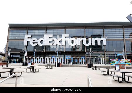 Memphis, Tennessee, Stati Uniti. 22 marzo 2024. Una vista dell'esterno del FedExForum, il sito di Memphis delle partite del primo e secondo turno del torneo maschile di pallacanestro NCAA, la mattina del 22 marzo 2024. (Credit Image: © Scott Coleman/ZUMA Press Wire) SOLO PER USO EDITORIALE! Non per USO commerciale! Foto Stock