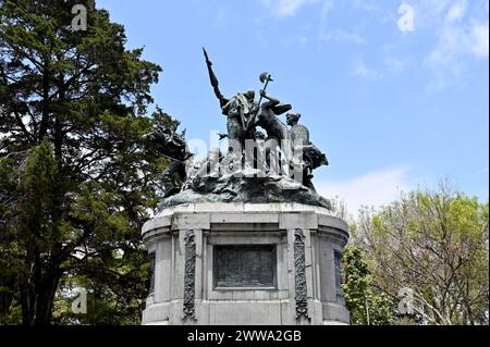 SAN JOSE, PROVINCIA DI SAN JOSE, COSTA RICA: Situato nel Parque Nacional nel centro di San Jose, il Monumento Nacional raffigura cinque donne. Foto Stock