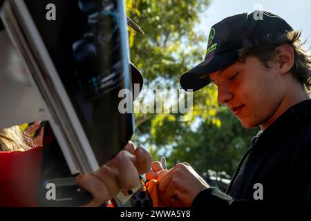 Melbourne, Australia, 23 marzo 2024, Andrea Kimi Antonelli , presente al Build Up, round 03 del campionato di Formula 1 2024. Crediti: Michael Potts/Alamy Live News Foto Stock