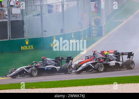 Melbourne, Australie. 23 marzo 2024. 31 LOAKE Joseph (gbr), Rodin Motorsport, Dallara F3 2019, 30 WISNICKI Piotr (pol), Rodin Motorsport, Dallara F3 2019, azione durante il 2° round del campionato FIA di Formula 3 2024 dal 22 al 24 marzo 2024 sull'Albert Park Circuit di Melbourne, Australia - foto Eric Alonso/DPPI credito: media DPPI/Alamy Live News Foto Stock