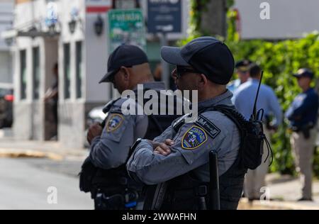 San Juan, Stati Uniti. 22 marzo 2024. La polizia di Porto Rico attende l'arrivo del Vicepresidente Kamala Harris in un centro comunitario a San Juan, Porto Rico venerdì 22 marzo 2024. (Foto di Carlos Berríos Polanco/Sipa USA) credito: SIPA USA/Alamy Live News Foto Stock