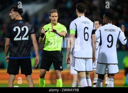 Chemnitz, Germania. 22 marzo 2024. Calcio, U21 uomini: Qualificazioni al Campionato europeo, Germania - Kosovo, 1° turno, gruppo D, giorno 8, Stadion - an der Gellertstraße. Gesti dell'arbitro Daniele Chiffi. Crediti: Robert Michael/dpa/Alamy Live News Foto Stock