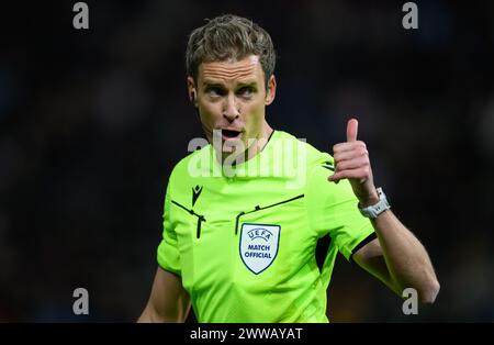 Chemnitz, Germania. 22 marzo 2024. Calcio, U21 uomini: Qualificazioni al Campionato europeo, Germania - Kosovo, 1° turno, gruppo D, giorno 8, Stadion - an der Gellertstraße. Gesti dell'arbitro Daniele Chiffi. Crediti: Robert Michael/dpa/Alamy Live News Foto Stock