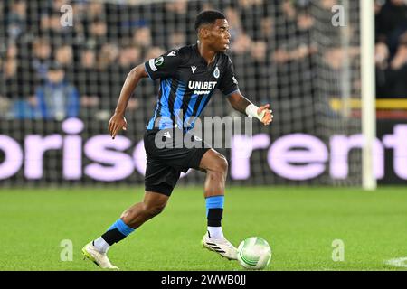 Brugge, Belgio. 14 marzo 2024. Raphael Onyedika (15) del Club Brugge nella foto durante il turno di UEFA Conference League del 16 - partita di andata nella stagione 2023-2024 tra il Club Brugge KV e il Molde FK il 14 marzo 2024 a Brugge, Belgio. (Foto di David Catry/Isosport) credito: Sportpix/Alamy Live News Foto Stock