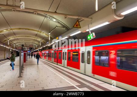 Stazione S-Bahn Offenbach am Main Ledermuseum, treno di DB Offenbach am Main Francoforte Rhein-Main Hessen, Assia Germania Foto Stock