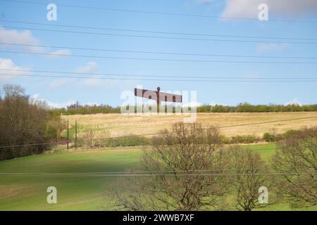 East Coast Main Line - statua dell'Angelo del Nord vista dalla East Coast Main Line, Gateshead, Tyne and Wear, Inghilterra, Regno Unito Foto Stock