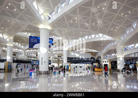 Riyadh, Arabia Saudita - 15 febbraio 2023: Terminal dell'aeroporto internazionale di Riyadh (RUH) in Arabia Saudita. Foto Stock