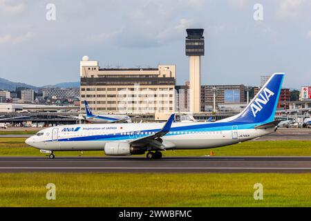 Osaka, Giappone - 1 ottobre 2023: Aereo ANA All Nippon Airways Boeing 737-800 all'aeroporto Itami di Osaka (ITM) in Giappone. Foto Stock