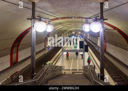 Offenbach am Main: Stazione della S-Bahn Offenbach am Main Marktplatz, treno S-Bahn della DB a Francoforte sul meno, Assia, Assia, Germania Foto Stock