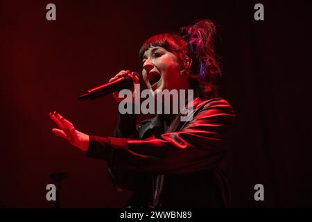 AS Everything Unfolds si esibisce dal vivo alla Wembley Arena di Londra il 15 marzo 2024 Charlie Rolfe, cantante principale AS Everything Unfolds, è una band metal britannica formatasi nel '13 come coppia acustica. Ad oggi hanno pubblicato due album. Foto Stock