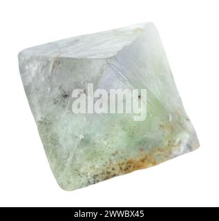 Primo piano del campione di pietra naturale proveniente dalla collezione geologica - cristallo di fluorite non lucidato isolato su sfondo bianco proveniente dalla Cina Foto Stock