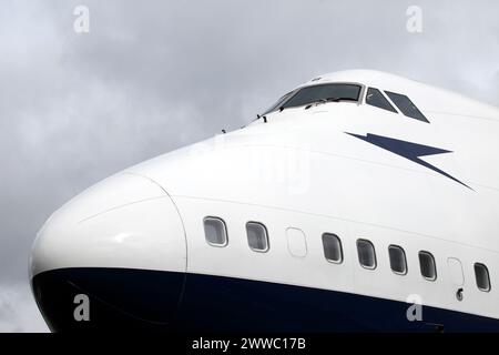 Davanti al Boeing 747 Negus, esposizione statica all'aeroporto di Cotswold, EGBP. G-CIVB. Sir Arthur Negus. Segni storici della livrea BOAC. Foto Stock