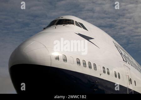 Davanti al Boeing 747 Negus, esposizione statica all'aeroporto di Cotswold, EGBP. G-CIVB. Sir Arthur Negus. Segni storici della livrea BOAC. Foto Stock