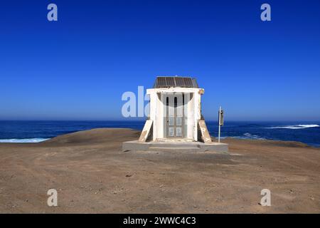 Il piccolo faro di Punta Pesebre ("Punta Pesebre"), l'estremità più occidentale di Fuerteventura nelle Isole Canarie, Spagna, Parco naturale di Jandia Foto Stock