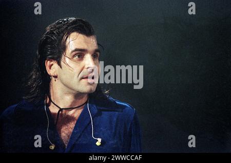 Milano Italia 29/11/1997: Piero Pelù, cantante italiano del gruppo rock Litfiba, durante la trasmissione televisiva “MTV Sonic 1997” Foto Stock