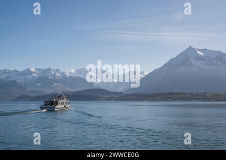 Svizzera, Cantone di Berna, Thun, navigazione in barca sul lago Thun Foto Stock