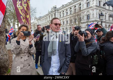 Londra, Inghilterra, Regno Unito. 23 marzo 2024. L'attore LAURENCE FOX e la fidanzata ELIZABETH ''˜LIZ' PARKER sono visti a Turning Point UK Protestation ''˜per difendere gli estremisti dei valori britannici' a Whitehall. (Credit Image: © Tayfun Salci/ZUMA Press Wire) SOLO PER USO EDITORIALE! Non per USO commerciale! Crediti: ZUMA Press, Inc./Alamy Live News Foto Stock