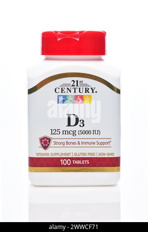 IRIVNE, CALIFORNIA - 21 Mar 2024: Una bottiglia di supplemento vitaminico D3 125mcg del XXI secolo. Foto Stock