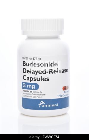 IRIVNE, CALIFORNIA - 21 Mar 2024: Una bottiglia di Budesonide Delayed Release Capsules, 3 mg. Foto Stock