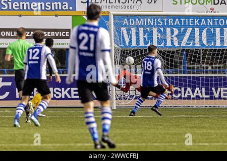 HEEMSKERK - 23-03-2024, Sportpark de Vlotter. Betnation Divisie. Dutch Tweede divisie, stagione 2023-2024. Durante la partita ADO 20 - Excelsior Maassluis. Il giocatore del ADOÕ20 Joey van Esveld segna 1-0 Foto Stock