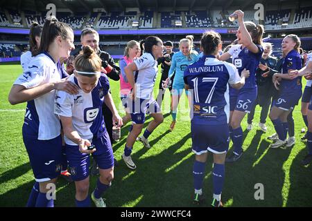 Anderlecht, Belgio. 23 marzo 2024. I giocatori dell'Anderlecht nella foto festeggiano dopo aver vinto una partita di calcio femminile tra RSC Anderlecht e Club Brugge YLA nella prima partita dei play off nella stagione 2023 - 2024 della belga lotto Womens Super League, sabato 23 marzo 2024 ad Anderlecht, Belgio. Crediti: Sportpix/Alamy Live News Foto Stock