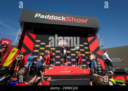 Circuito di Barcellona, Barcellona, Catalogna, Spagna. 23 marzo 2024. 2024 Pirelli Catalunya Round, World Superbikes, Round 2, Day 2; gara 1 podio cerimonia, (L-R) 2° posto Nicolo Bulega della Aruba.it Racing, 1° posto Toprak Razgatlioglu della Rokit BMW Motorrad WorldSBK Team e 3° posto Alvaro Bautista della Aruba.it Racing festeggia sul podio crediti: Action Plus Sports/Alamy Live News Foto Stock