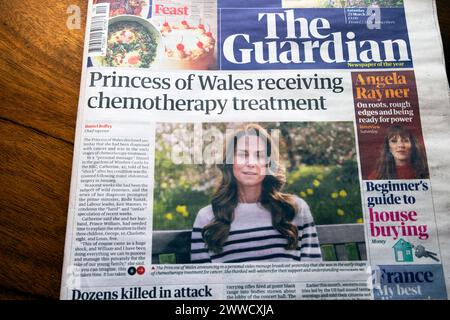 Kate Middleton "la principessa del Galles riceve un trattamento chemioterapico" testata del quotidiano Guardian in prima pagina 23 marzo 2024 Londra Regno Unito Foto Stock