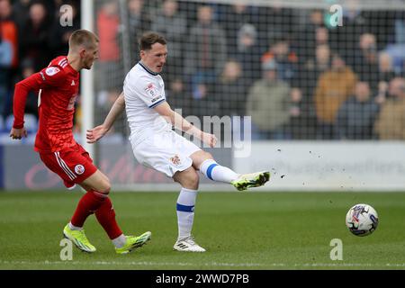 Birkenhead, Regno Unito. 23 marzo 2024. Regan Hendry di Tranmere Rovers (r) passa la palla. EFL Skybet Football League Two Match, Tranmere Rovers contro Crawley Town a Prenton Park, Birkenhead, Wirral sabato 23 marzo 2024. Questa immagine può essere utilizzata solo per scopi editoriali. Solo per uso editoriale, .pic di Chris Stading/ credito: Andrew Orchard fotografia sportiva/Alamy Live News Foto Stock