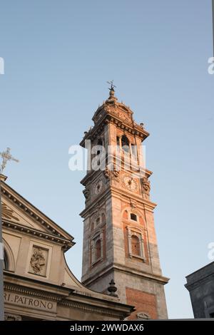 Campanile di Bernascone con una splendida luce a Varese, Italia Foto Stock