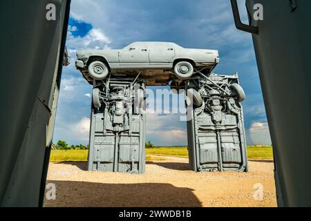 Alliance, ne, USA - 9 luglio 2017: Carhenge - famosa scultura per auto creata da Jim Reinders, una moderna replica di Stonehenge inglese con auto d'epoca, Foto Stock