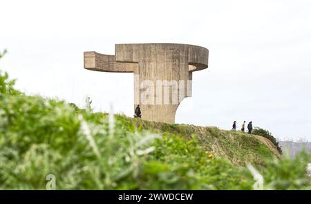 In lode di The Horizon, Cimadevilla, Gijón, Asturie, Spagna. Scultore basco Eduardo Chillida. Si trova sul Cerro de Santa Catalina, Foto Stock