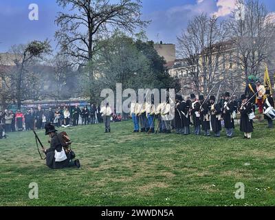 Milano, . 23 marzo 2024. Milano, 23-03-2024 la rievocazione storica dei 5 giorni di Milano 1848 si è svolta nel parco largo Marinai di Italia in costumi d'epoca, con combattimenti dal 18 al 22 marzo tra gli insorti milanesi e l'impero austro-ungarico guidato da Radezky, costretto alla ritirata. Credito: Agenzia fotografica indipendente/Alamy Live News Foto Stock