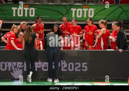 Almere, Paesi Bassi. 23 marzo 2024. ALMERE, PAESI BASSI - 23 MARZO: Time Out Lions durante la finale della Coppa di pallacanestro TOTO tra Sportiff Grasshoppers e Topkip Lions a Topsportcentrum il 23 marzo 2024 ad Almere, Paesi Bassi. (Foto di Andre Weening/Orange Pictures) credito: Orange Pics BV/Alamy Live News Foto Stock