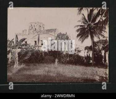 Il Palazzo Maruhubi di Zanzibar, costruito nel 1882 per il sultano Barghash, fu distrutto da un incendio nel 1899, lasciando le rovine. Foto Stock