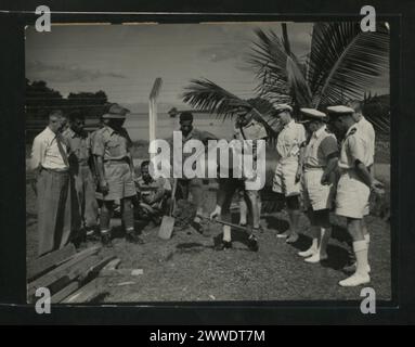 Descrizione: Il comandante delle forze militari delle Figi, inaugurazione della costruzione di M. Q di Received Fiji R.N.V.R. ubicazione: Suva, Fiji fiji, australasia, oceania, australasiathrough alens Foto Stock