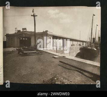 Descrizione: Capannone a un piano dei commissari del porto di Montreal sul molo di Tarte. 17 giugno 1912. Luogo: Montreal, Canada Data: 17 giugno 1912 canada, quebec, americhe Foto Stock