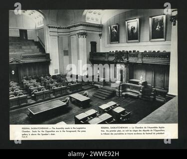 Descrizione: Regina, Saskatchewan - l'Assemblea si riunisce in Aula legislativa. I seggi per l'opposizione sono in primo piano; la galleria della stampa si trova sopra il presidente del presidente. Posizione: Regina, Saskatchewan, Canada Data: 1963 canada, americhe Foto Stock