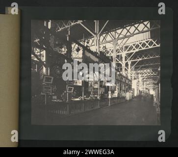 Vista generale del Palazzo dell'Agricoltura di Ceylon, che mostra la facciata e l'architettura esterna dell'edificio espositivo, illustrando esposizioni e strutture agricole. Foto Stock