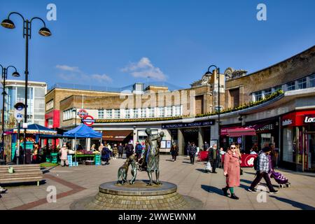 Stazione della metropolitana di Uxbridge, High Street, Uxbridge, Borough of Hillingdon, Londra, Inghilterra, Regno Unito Foto Stock