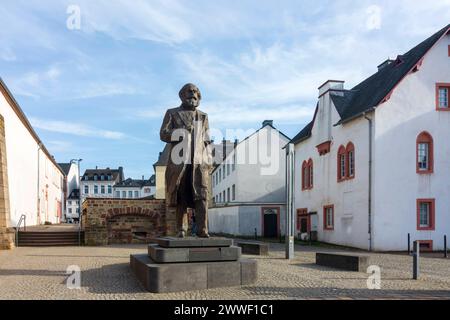 La statua di Karl Marx, opera dello scultore Wu Weishan, è un dono della Repubblica Popolare Cinese Treviri Mosella Rheinland-Pfalz, Renania-Palat Germania Foto Stock