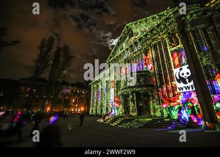 Zagabria, Croazia. 23 marzo 2024. Il Museo Mimara ha spento le luci dalle 20:30 alle 20:45 di sabato come parte della diciottesima campagna ambientale globale annuale Earth Hour, movimento mondiale organizzato dal World Wildlife Fund, a Zagabria, Croazia, il 23 marzo 2024. Foto: Slavko Midzor/PIXSELL credito: Pixsell/Alamy Live News Foto Stock