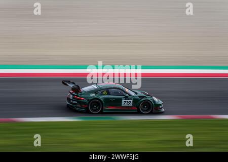 Scarperia, Firenze, Italia. 23 marzo 2024. 719 Porsche 911 GT3 Cup del team 9UND11 Racing durante la 12 ore di Hankook sul circuito del Mugello (Credit Image: © Luca Martini/ZUMA Press Wire) SOLO PER USO EDITORIALE! Non per USO commerciale! Foto Stock