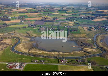 Luftbild, Alter Hellweg, Fluss Lippe Mäander und SEE IM Winkel Lippeaue, Wiesen und Felder mit Fernsicht, Lippborg, Lippetal, Nordrhein-Westfalen, Deutschland ACHTUNGxMINDESTHONORARx60xEURO Foto Stock