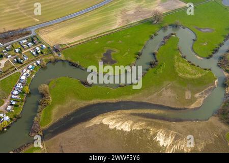 Luftbild, Fluss Lippe Mäander am Campingplatz Uentrop Helbach - Lippetal, Lippborg, Lippetal, Nordrhein-Westfalen, Deutschland ACHTUNGxMINDESTHONORARx60xEURO *** Vista aerea, fiume Lippe nel campeggio Uentrop Helbach Lippborg, Lippborg, Lippetal, North Rhine-Westphalia, Germania Foto Stock