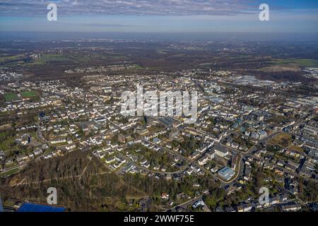 Luftbild, City Ortsansicht mit Fernsicht und Wolken, Friedrich-Ebert-Straße, Velbert, Ruhrgebiet, Nordrhein-Westfalen, Deutschland ACHTUNGxMINDESTHONORARx60xEURO *** Vista aerea, vista della città con vista distante e nuvole, Friedrich Ebert Straße, Velbert, zona della Ruhr, Renania settentrionale-Vestfalia, Germania ATTENTIONxMINDESTHONORARx60xEURO Foto Stock