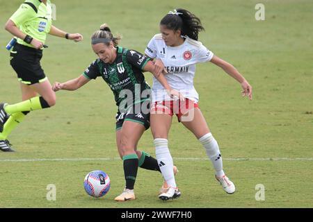 Rooty Hills, Australia. 23 marzo 2024. Tyla-Jay Vlajnic (L) del Western United FC e Alexia Marina Apostolakis (R) del Western Sydney Wanderers FC visti in azione durante la partita del 21° turno della stagione 2023-24 della Liberty A-League tra Western Sydney Wanderers FC e Western United FC al Wanderers Football Park. Punteggio finale; Western Sydney Wanderers FC 3:1 Western United FC. Credito: SOPA Images Limited/Alamy Live News Foto Stock