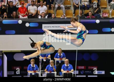 Berlino, Germania - 23 marzo 2024: Kseniia BAILO e Sofiia LYSKUN dell'Ucraina si esibiscono durante la finale femminile della piattaforma 10m sincronizzata della World Aquatics Diving World Cup 2024 a Berlino, Germania Foto Stock