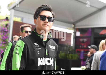 MELBOURNE, AUSTRALIA, 24 marzo 2024. Nella foto: 24 Zhou Guanyu (CHN) in palio il Team di F1 Kick Sauber al terzo round del Rolex Australian Grand Prix 2024 della FIA Formula 1 dal 22 al 24 marzo presso l'Albert Park Street Circuit di Melbourne, Australia. Crediti: Karl Phillipson/Alamy Live News Foto Stock